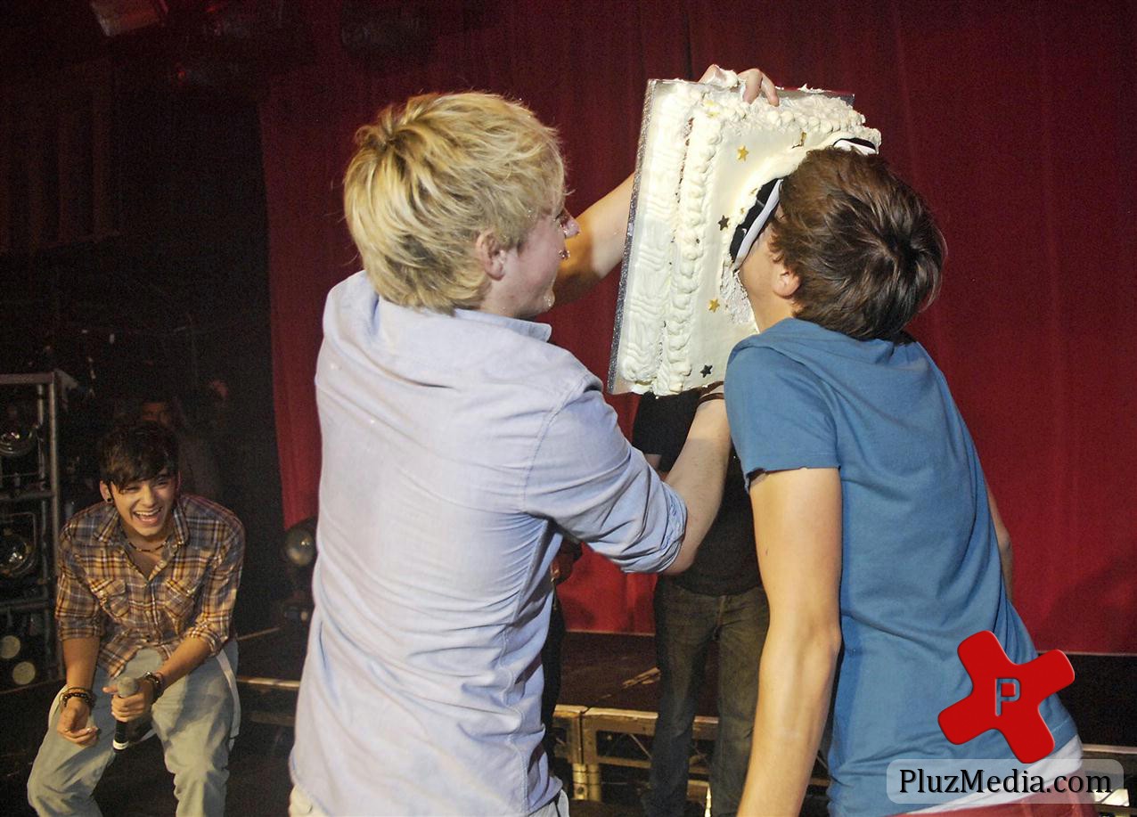 One Direction perform live at G-A-Y nightclub photos | Picture 80793